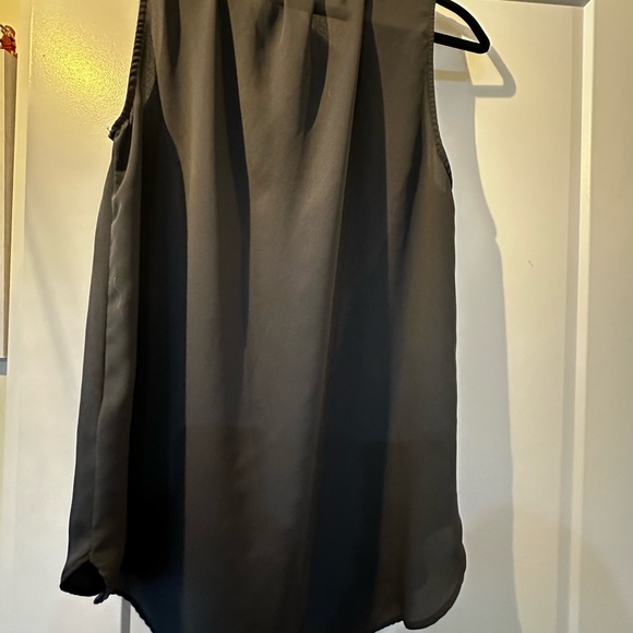 Sleeveless Gray Top - Picture 2 of 2